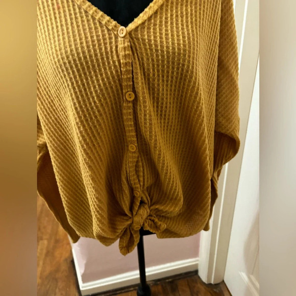 Live in the Moment Mustard Waffle Knit Blouse Sz Large Womens Knot Front - Picture 3 of 9